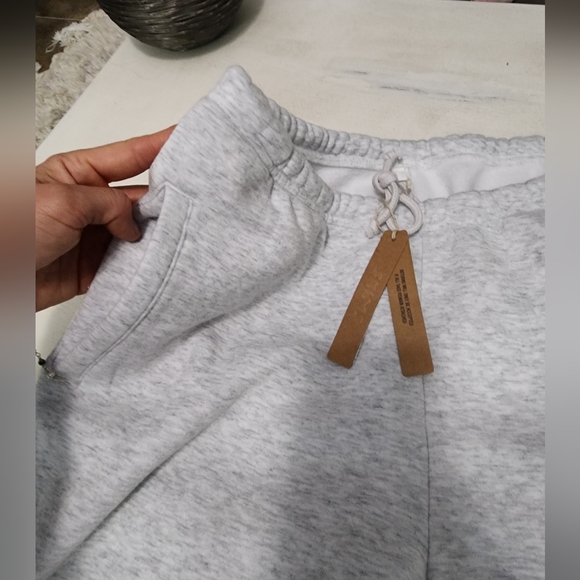 SKIMS Authentic Cotton Fleece Classic Jogger NWT Light Heather Grey Size SMALL - Picture 9 of 9